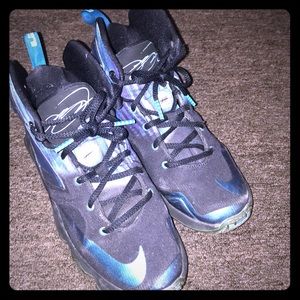 Lebron 13 size 4.5